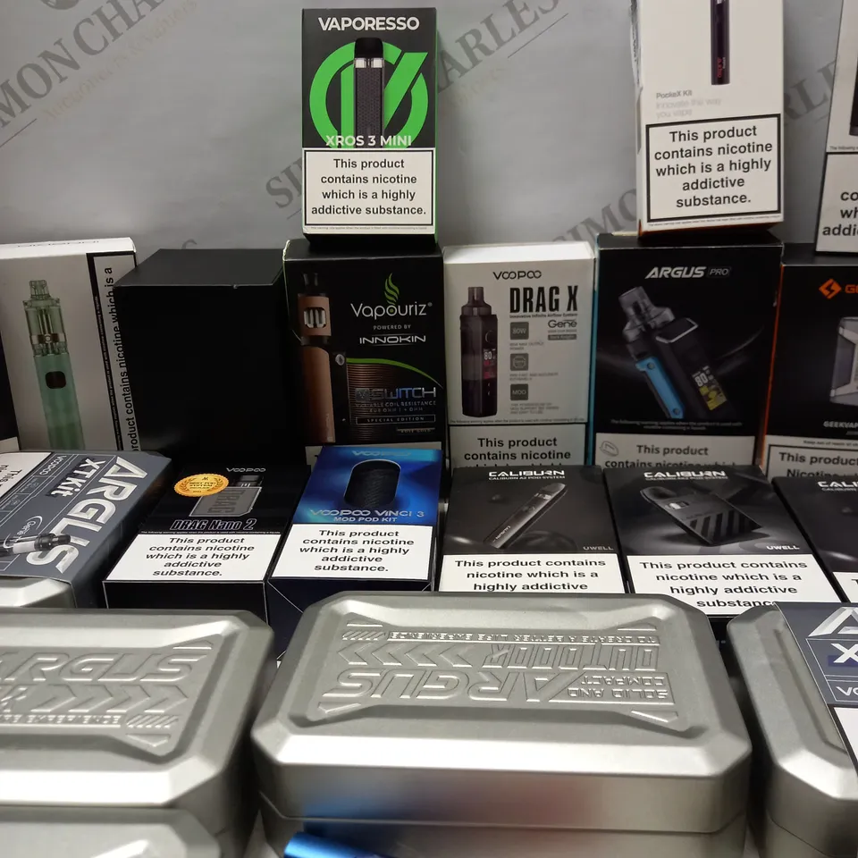 LOT OF APPROX 28 E-CIGARETTE PRODUCTS TO INCLUDE INTELLICHARGER I8 , VAPORESSO XROS 3 MINI , VOOPOO DRAG X , ETC