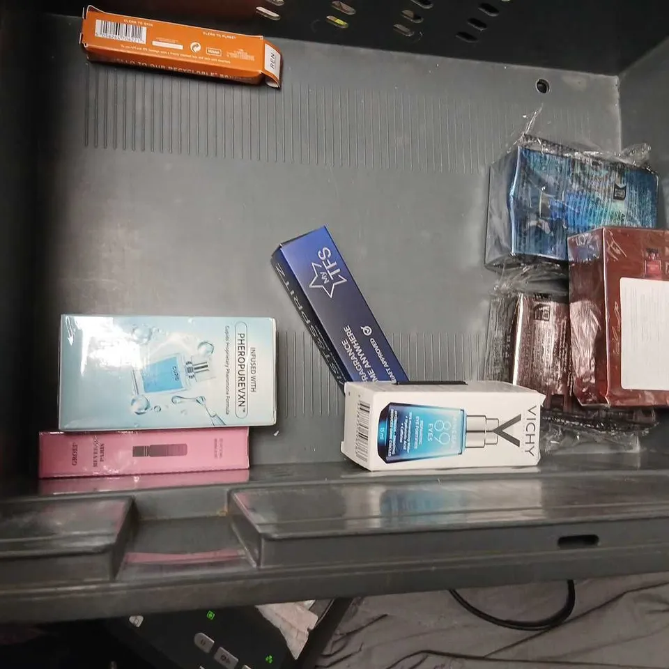 APPROXIMATELY TEN ASSORTED BOXED FRAGRANCES TO INCLUDE; AVON, CUPID AND DARK FORD