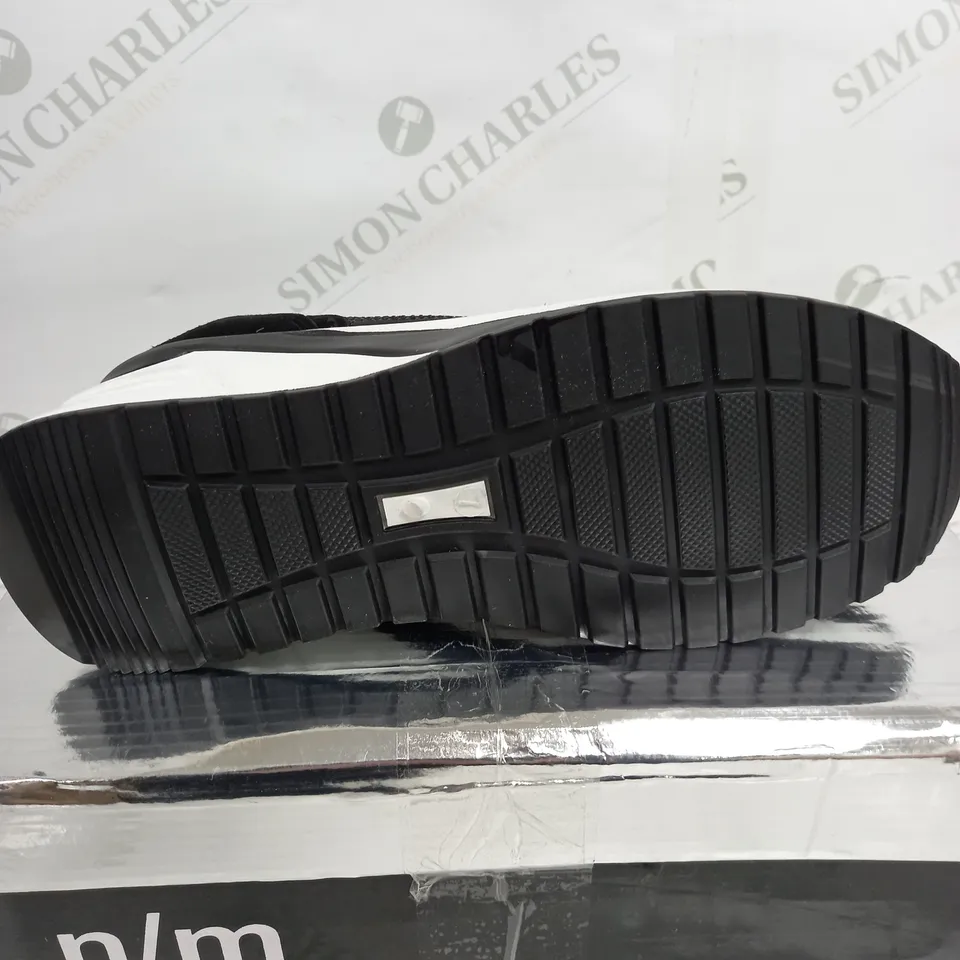 UNBRANDED N/M BLACK GEM SHOES TRAINER - SIZE UNSPECIFIED 