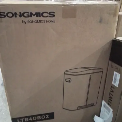 BOXED SONGMICS TRASH CAN