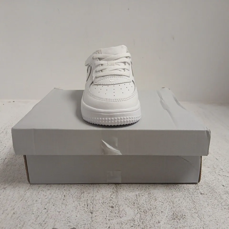 BOXED PAIR OF NIKE KID'S FORCE 1 LOW KID'S TRAINERS IN WHITE SIZE 8.5