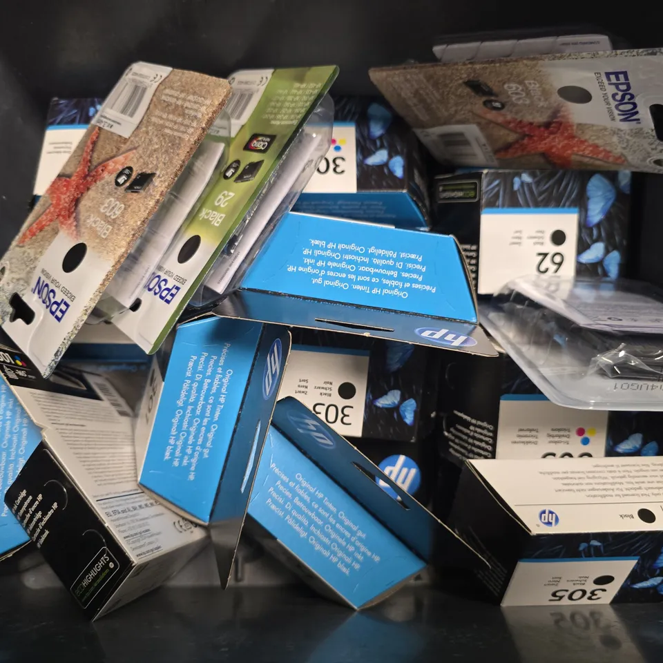 BOX OF APPROXIMATELY 12 ASSORTED PRINTER INK CARTRIDGES TO INCLUDE - EPSON BLACK 18 , HP 303 , HP 305 ETC