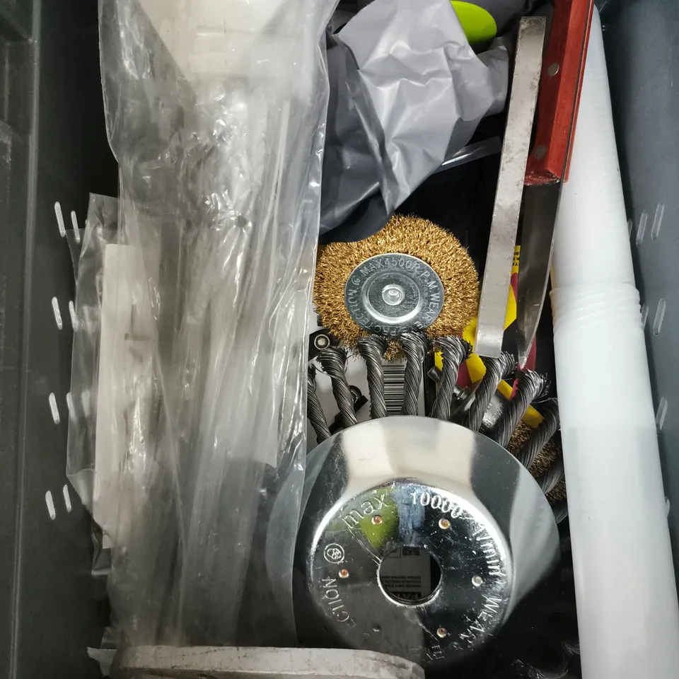 APPROXIMATELY 10 ASSORTED TOOL PRODUCTS 