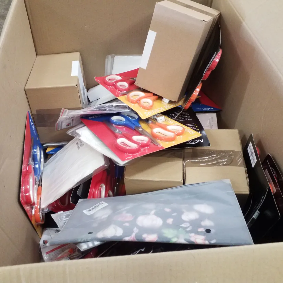 PALLET CONTAINING ASSORTED PRODUCTS INCLUDING BABY BISCUITS WITH GRAPE JUICE, CUTTING BOARD HOLDER, TUM TUM TIPPY CUPS, MULTIPURPOSE SCISSORS & 7OZ PLASTIC CUPS
