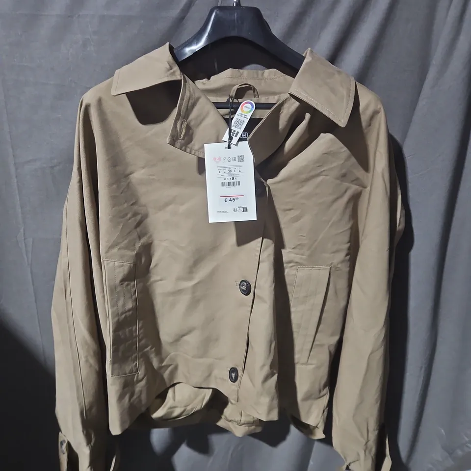 PULL & BEAR BEIGE LIGHTWEIGHT MEN'S JACKET WITH WIDE LAPELS - SIZE LARGE