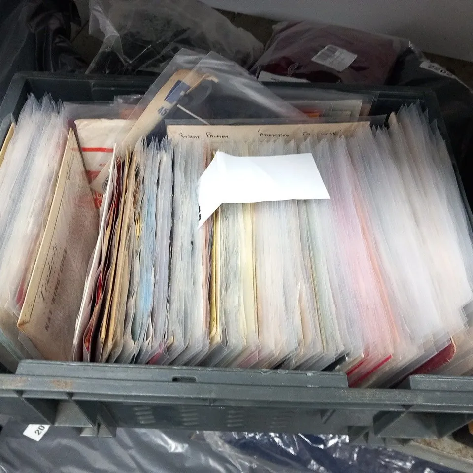 A COLLECTION OF 160 X VINYL SINGLES. MAINLY 60S 70S 80S.
