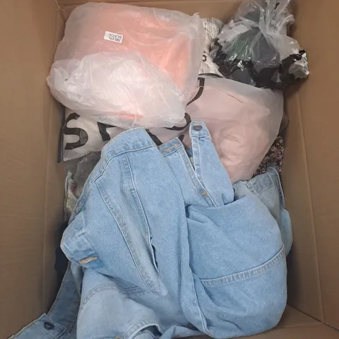 BOX OF APPROX. 25 ASSORTED CLOTHING VARYING IN SIZE/COLOUR/STYLE TO INCLUDE: TOPS, TROUSERS, JUMPERS
