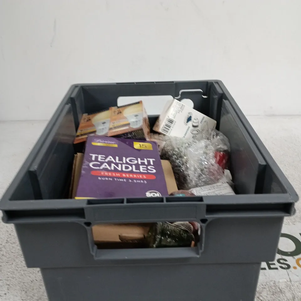 TOTE OF APPROXIMATELY 15 ASSORTED HOUSEHOLD ITEMS TO INCLUDE CANDLES, LIGHT BULBS ETC