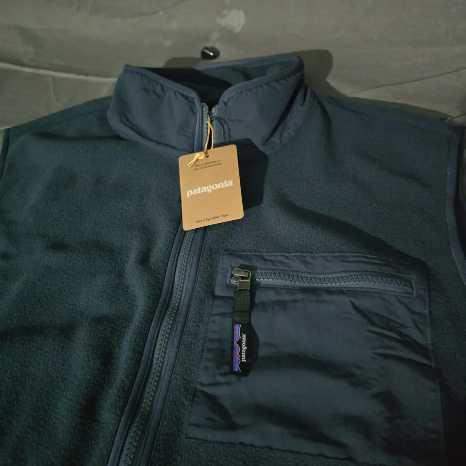 PATAGONIA MEN'S SYNCH VEST – SMOLDER BLUE - LARGE