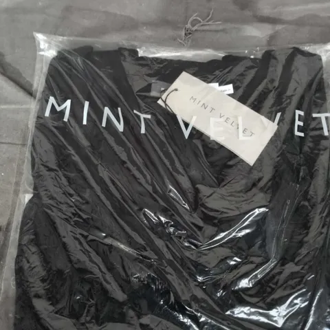 MINT VELVET BLACK SCALLOP VEST – UK LARGE (LRG)