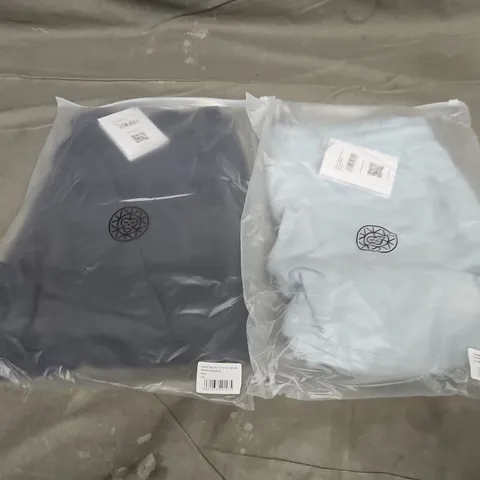 APPROXIMATELY 20 ASSORTED BAGGED CLOTHING ITEMS IN VARIOUS SIZES TO INCLUDE MENS GET YOUR COLD ON SHORTS IN NAVY & LADIES BRASS MONKEY SHORTS IN SKY BLUE