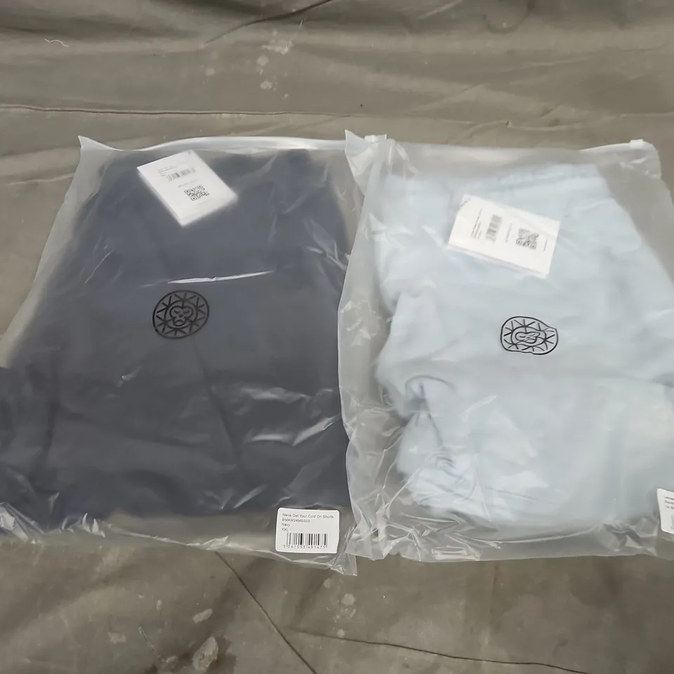 APPROXIMATELY 20 ASSORTED BAGGED CLOTHING ITEMS IN VARIOUS SIZES TO INCLUDE MENS GET YOUR COLD ON SHORTS IN NAVY & LADIES BRASS MONKEY SHORTS IN SKY BLUE