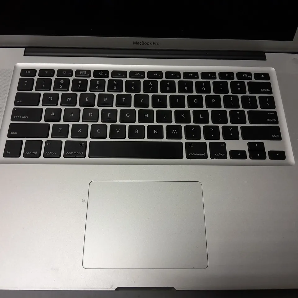 APPLE MACBOOK PRO - A1286 