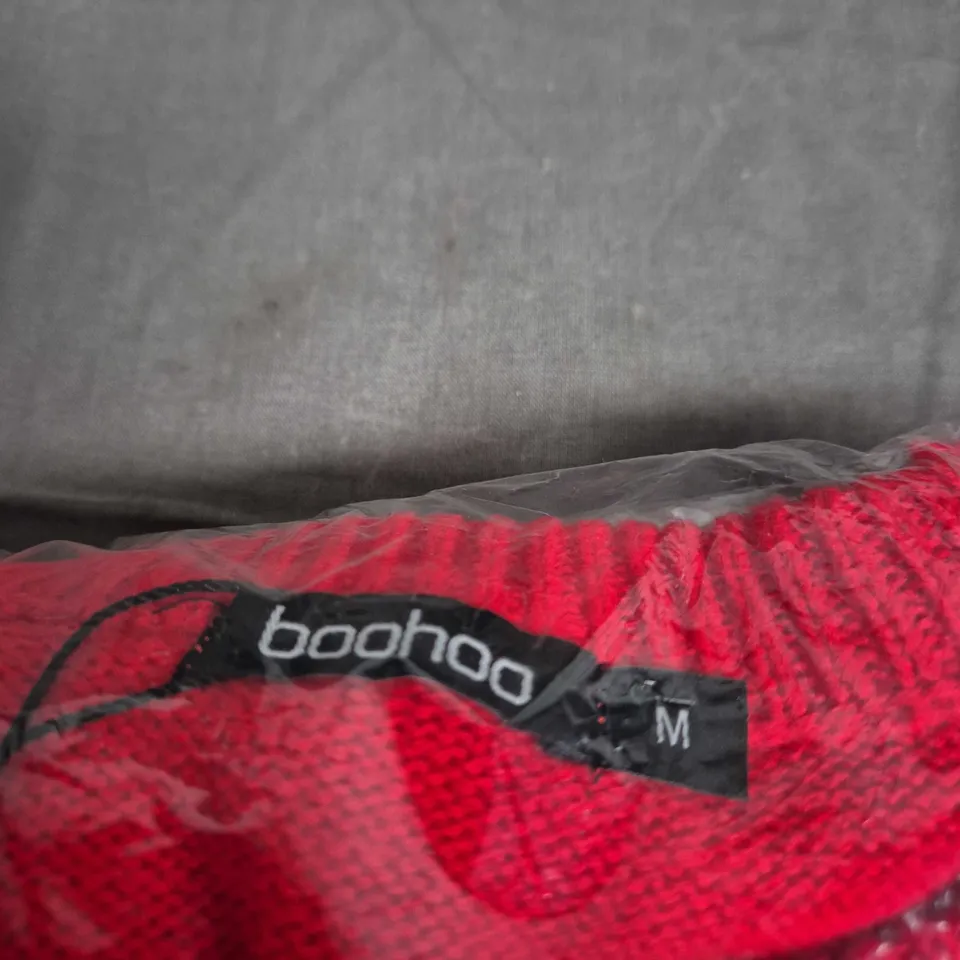 BOOHOO RED KNIT JUMPER WITH CHRISTMAS PATTERN – SNOWFLAKES & GINGERBREADMEN  SIZE M