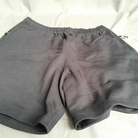 NIKE LOOSE FIT AT KNEE LENGTHSHORTS IN BLACK - LARGE