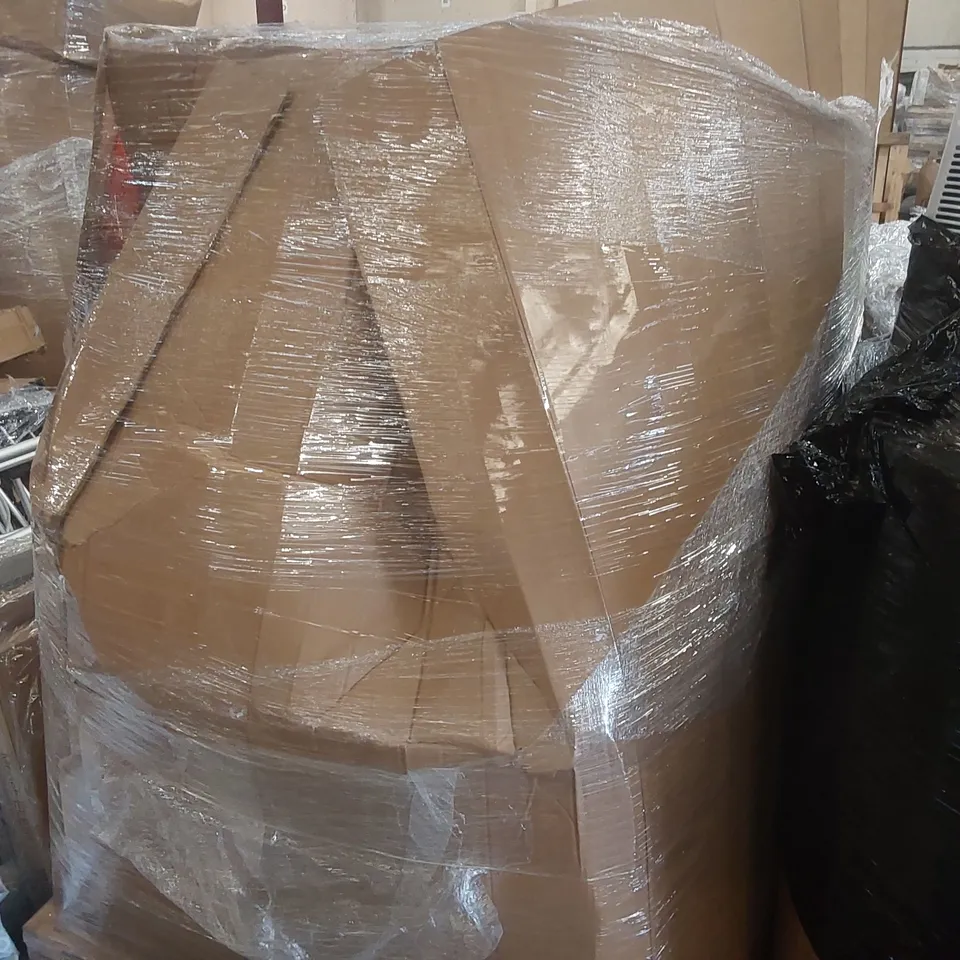 PALLET CONTAINING A VERY LARGE QUANTITY OF ASSORTED TOYS AND GAMES ECT