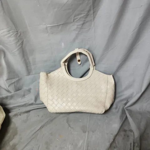 APPROXIMATELY 7 X CREAM WOVEN HANDBAG WITH ROUND TOP HANDLES