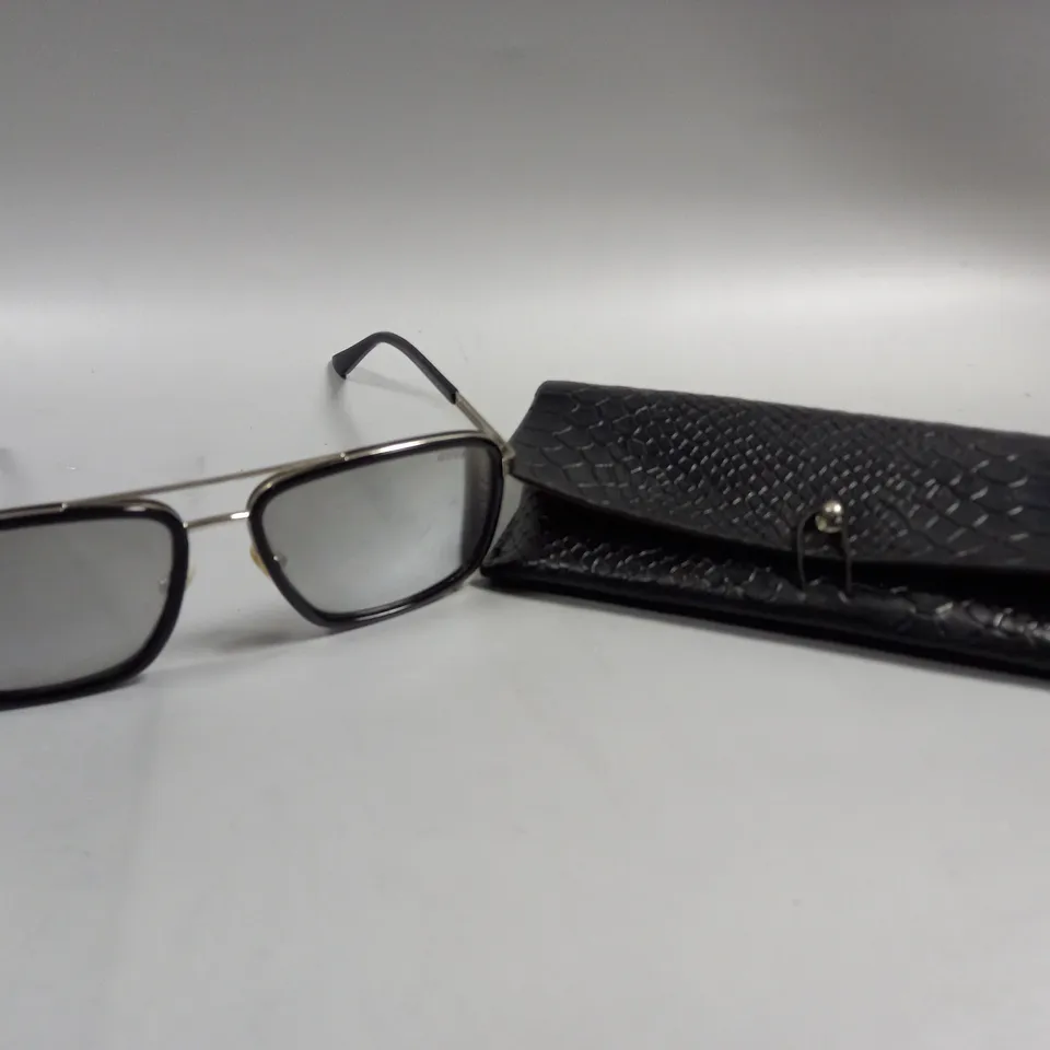 GUESS GF5046 MIRRORED LENS SUNGLASSES 