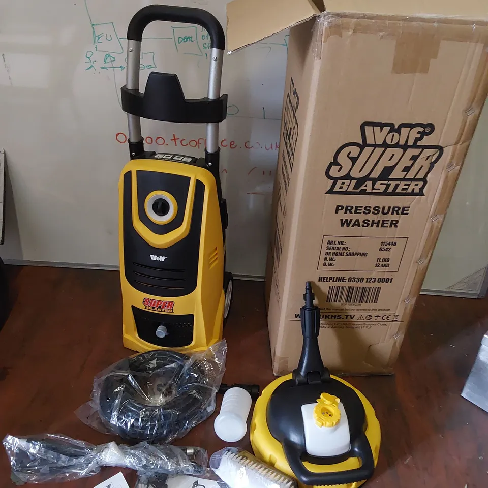 WOLF SUPER BLASTER PRESSURE WASHER WITH ACCESSORIES 