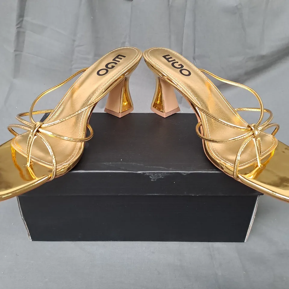 BOXED PAIR OF EGO TOE-POST HEELED SANDALS IN METALLIC GOLD UK SIZE 8
