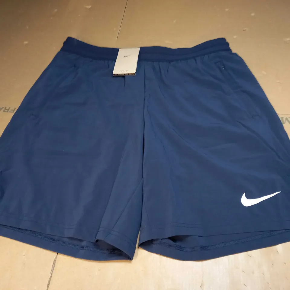 MENS NIKE LOGO SHORTS SIZE L