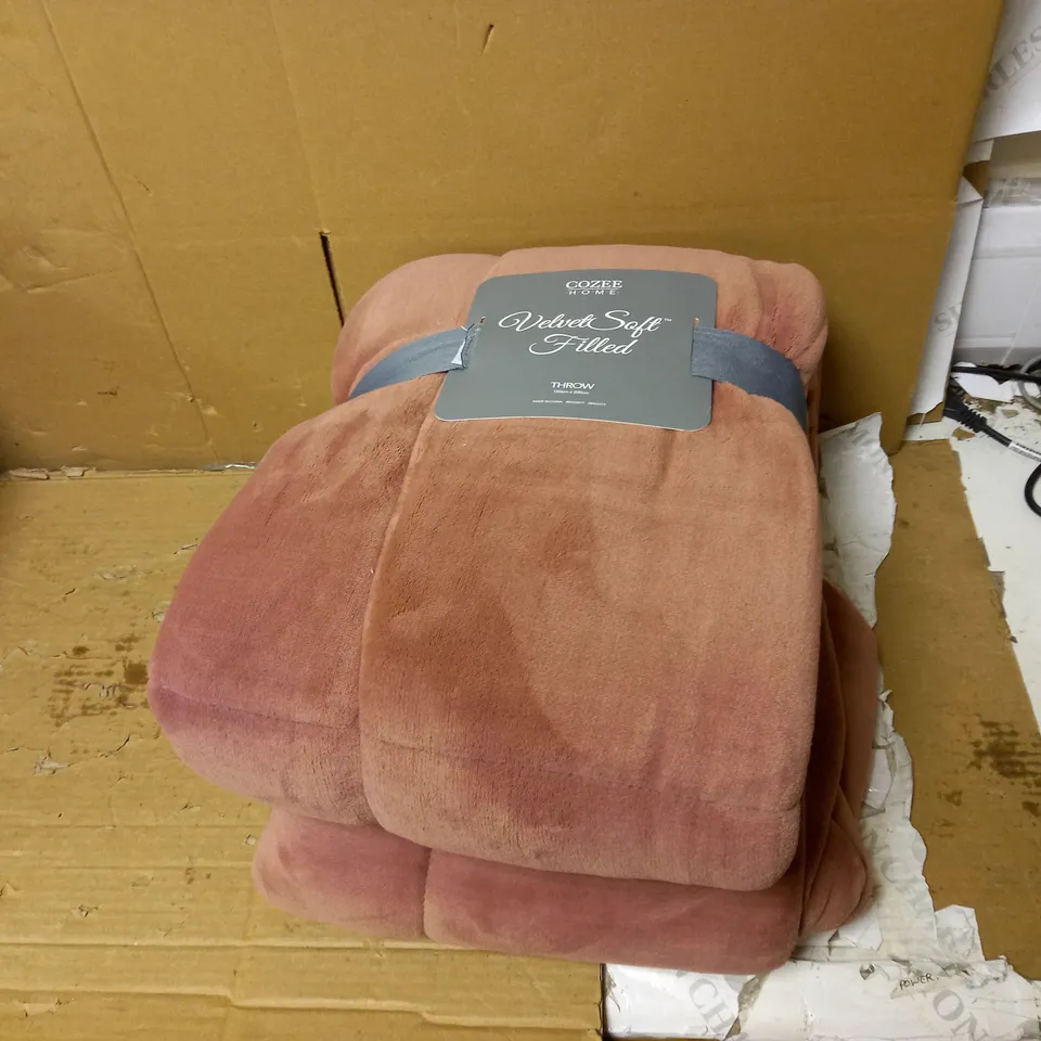 COZEE HOME VELVET SOFT FILLED THROW - VINTAGE ROSE