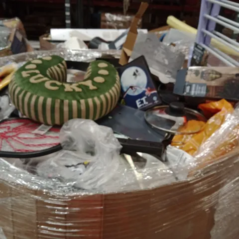 PALLET OF ASSORTED HOUSEHOLD GOODS AND PRODUCTS TO INCLUDE;STORAGE COFFEE TIN SET,GLASSES,PANS,CLOTHES AIRER,NECK CUSHION,STRING LIGHTS