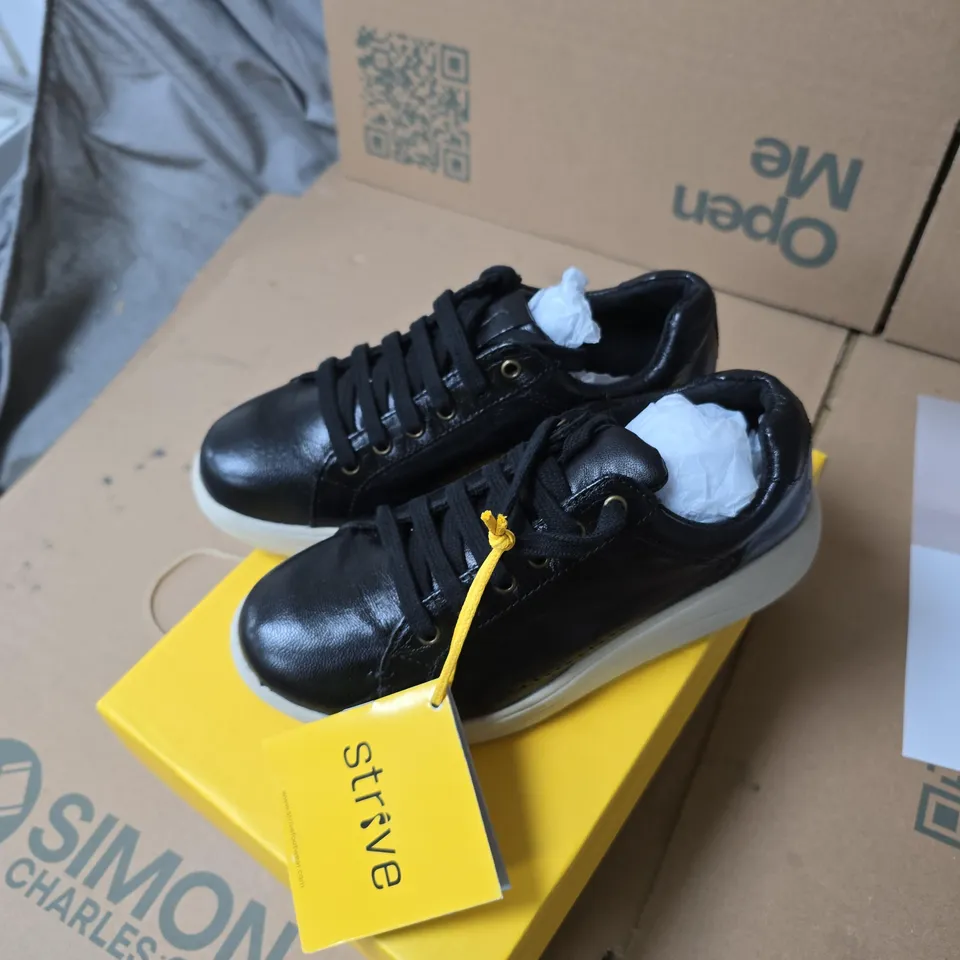 STRIVE BLACK LEATHER TRAINERS – UK 3
