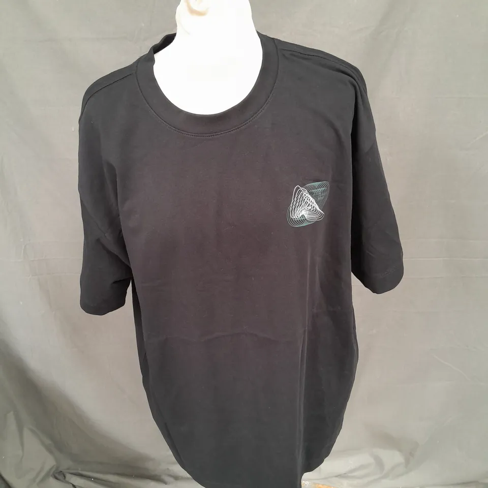 RUNLIMITED PRINTED TSHIRT IN BLACK SIZE L