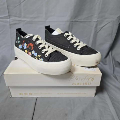 BLOWFISH MALIBU SADIE TRAINERS - DENIM STYLE - BLACK MULTI - SIZE 4
