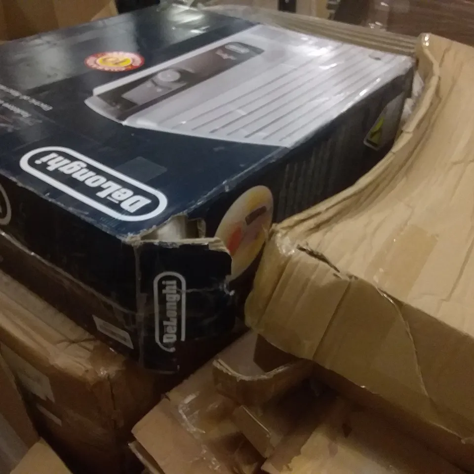PALLET OF ASSORTED ITEMS INCLUDING ELECTRIC RADIATOR, COMHOMA OFFICE CHAIR, PC TABLE, ROUND GRILL GRATE