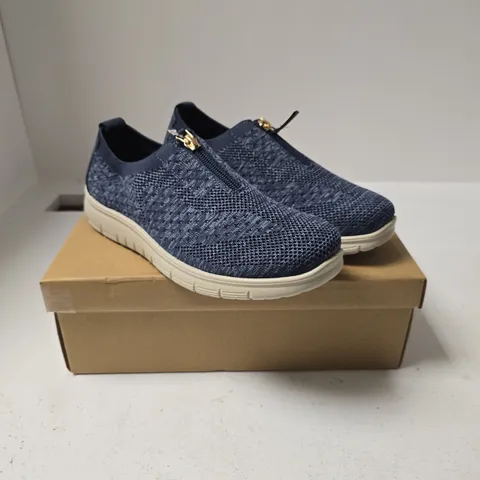 LIFESTYLE BY CUSHION-WALK RUTH NAVY KNIT SLIP-ON SHOES β UK 4