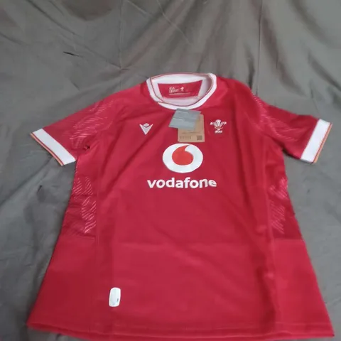 WALES RUGBY UNION M24/26 HOME REPLICA SHIRT IN RED SIZE 11-12YRS (JL)