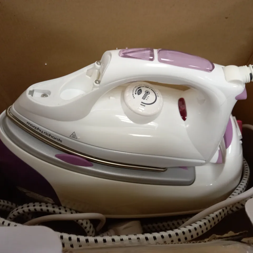 MORPHY RICHARDS JET STEAM GENERATOR IRON 333020 PINK/WHITE