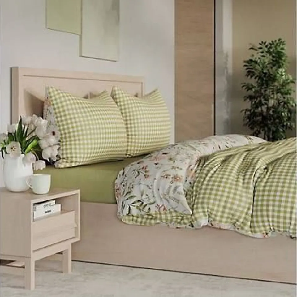 SUPERSOFT BY COZEE HOME REVERSIBLE FLORAL AND GINGHAM 4-PIECE DUVET SET