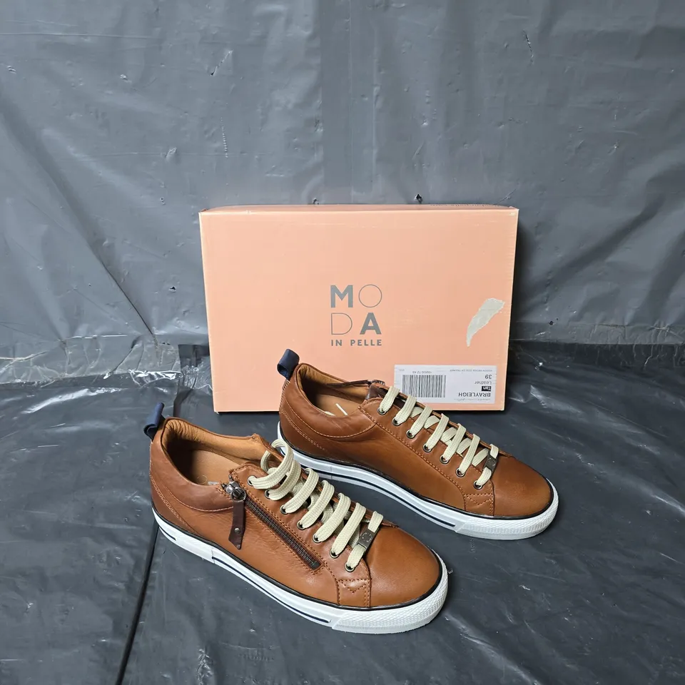 BOXED PAIR OF MODA IN PELLE BRAYLEIGH TAN SIDE ZIP SIZE 39