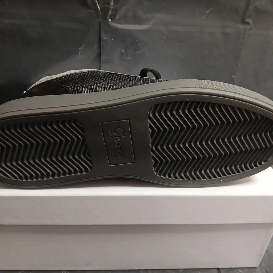 BOXED PAIR OF CLEEN MENS MESH TRAINERS - UK SIZE 9.5
