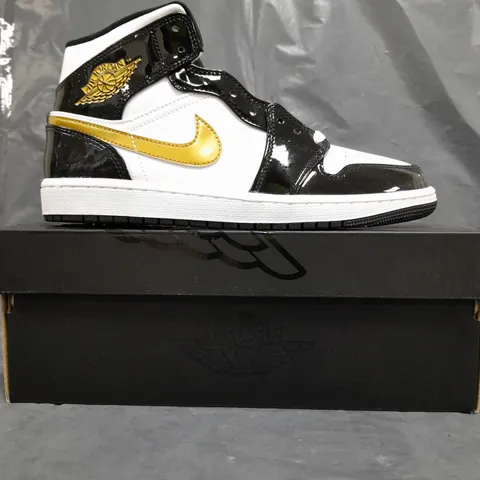 BOXED PAIR OF NIKE AIR JORDAN 1 MID SE SHOES IN BLACK/WHITE/GOLD SIZE UK 8