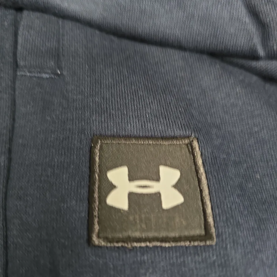 UNDER ARMOUR MEN’S NAVY JOGGERS – LARGE (LG) UK SIZE