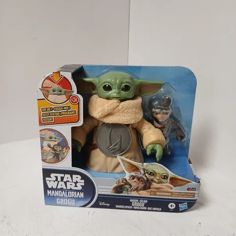 BOXED STAR WARS THE MANDALORIAN AND GROGU FIGURE