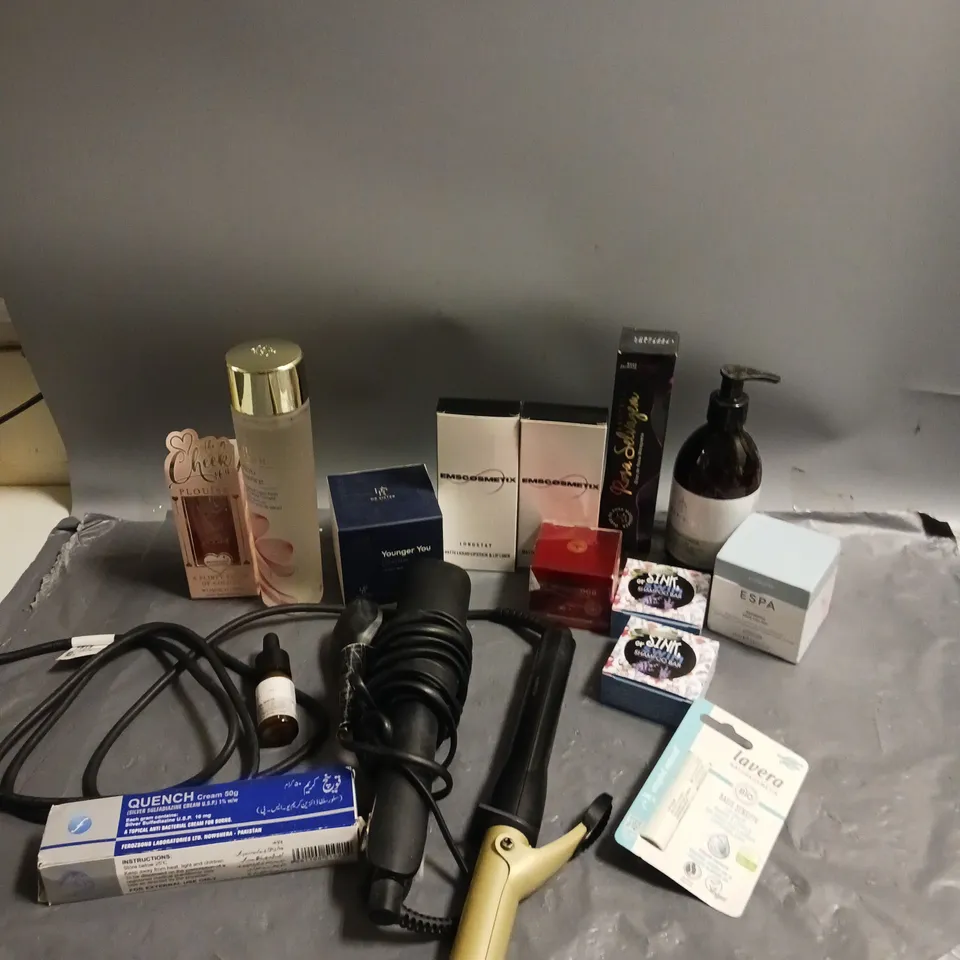 BOX OF APPROXIMATELY 15 ASSORTED COSMETIC ITEMS TO INCLUDE-PLOUISE BLUSH- ESTEE LAUDER MICRO ESSENCE- ESPA SKIN POLISH ETC.