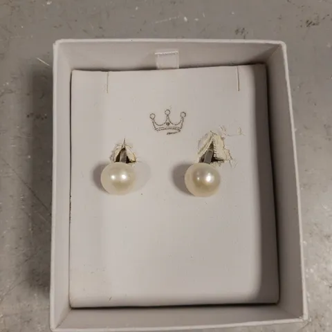 ISLE OF WIGHT PEARL STUD EARRINGS 