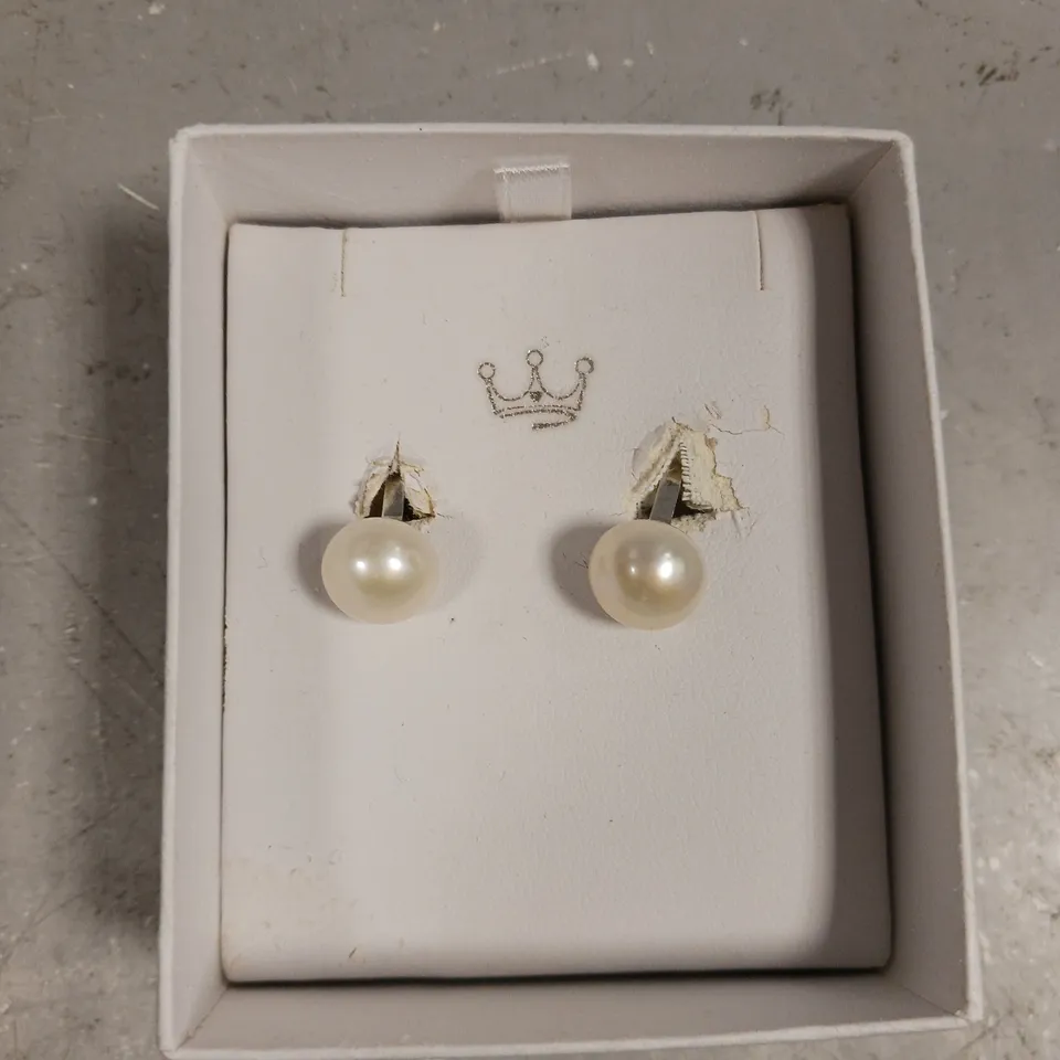 ISLE OF WIGHT PEARL STUD EARRINGS 