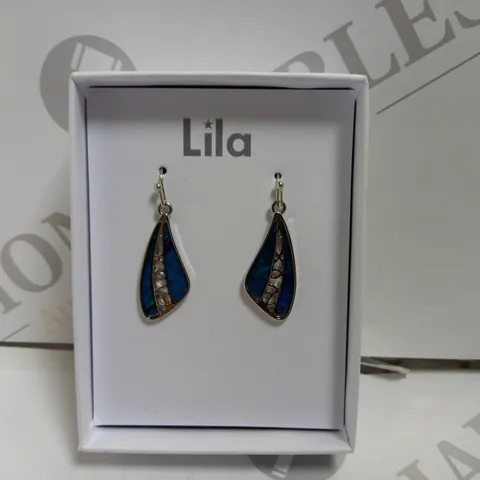 BOXED PAIR OF LILA FILIGREE DROP EARRINGS