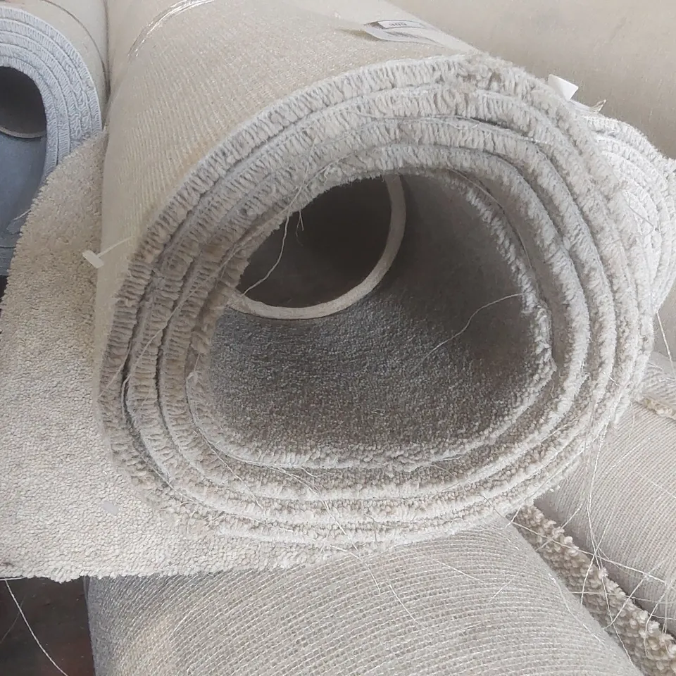 ROLL OF QUALITY LINGDALE ELITE BURNSALL CARPET - APPROXIMATELY 5 x 3m