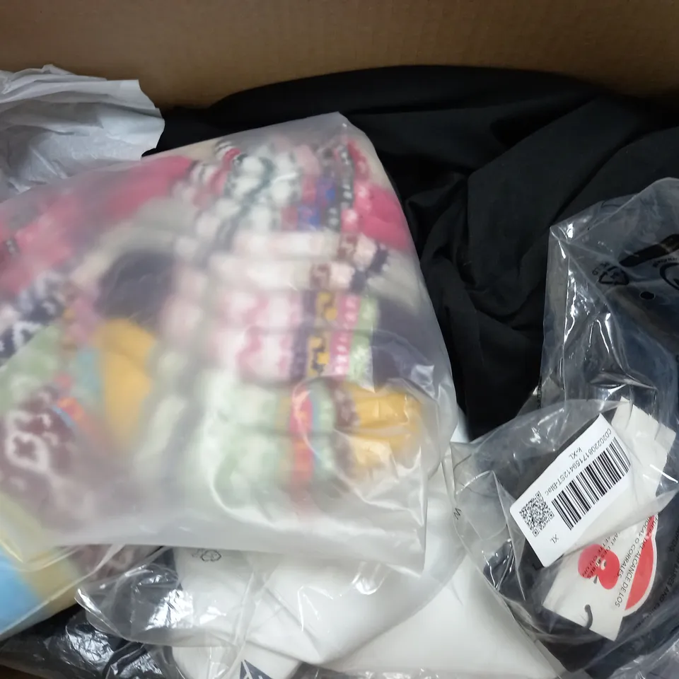 APPROXIMATELY 20 ASSORTED CLOTHING ITEMS TO INCLUDE ARSENAL FOOTBALL CLUB BABY PYJAMAS, BLUE VANILLA LONG SKIRT SIZE M