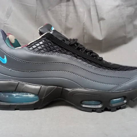 BOXED PAIR OF NIKE AIR MAX 95 TT SHOES IN GREY UK SIZE 11