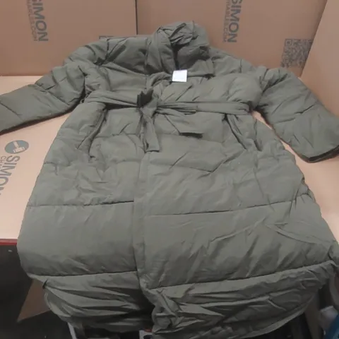 BOX CONTAINING APPROXIMATELY 3x BRAND NEW JD WILLIAMS GREEN PADDED COATS - SIZE 16
