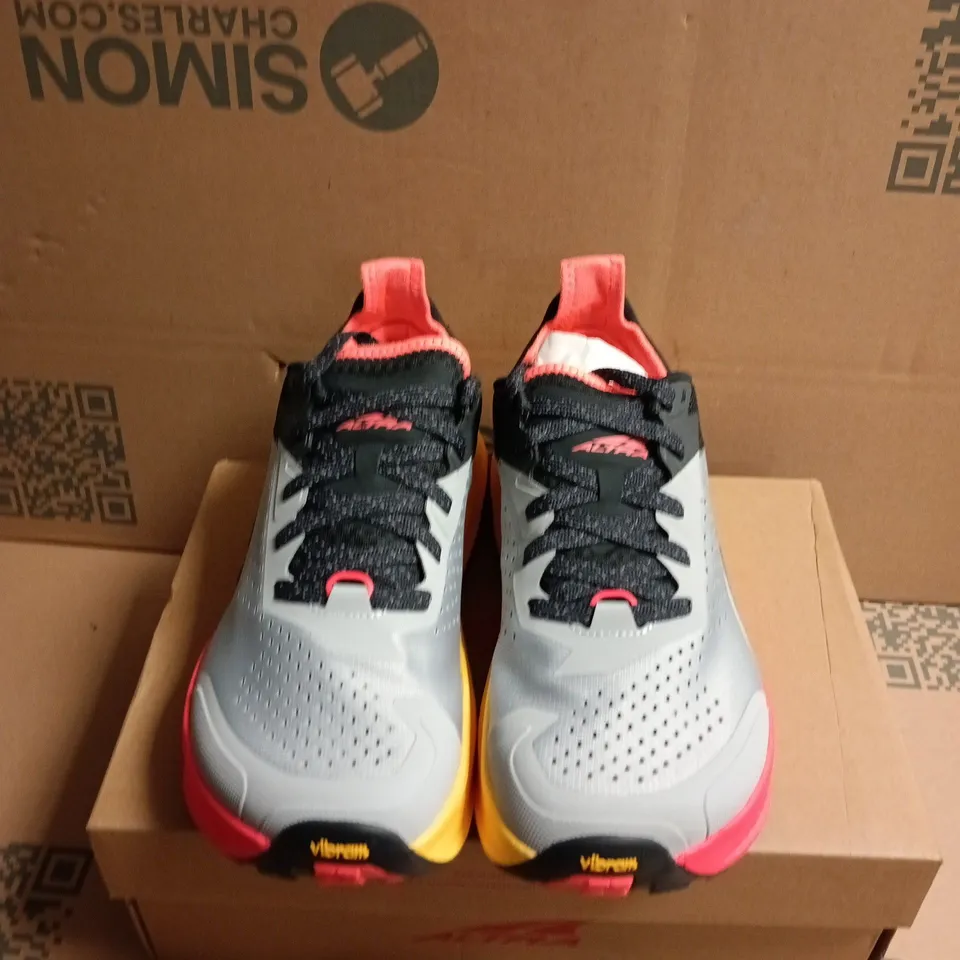 BOXED PAIR OF ALTRA OLYMPUS 6 SHOES - UK SIZE 9