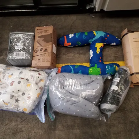 PALLET CONTAINING ASSORTED PILLOWS & CUSHIONS